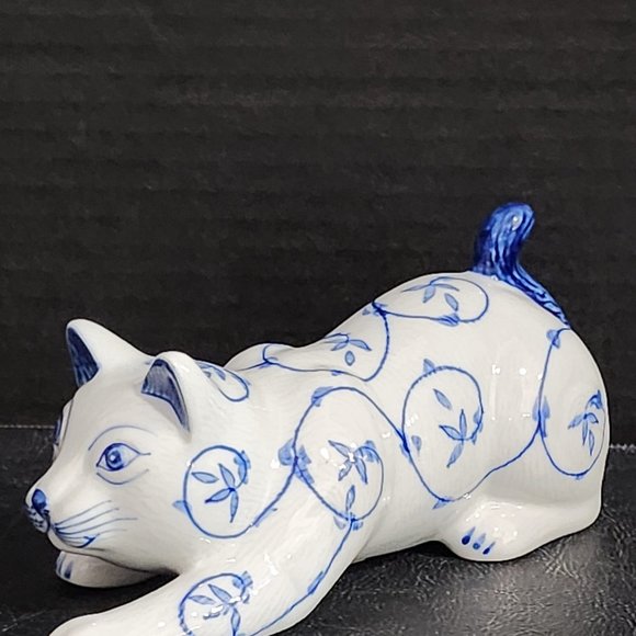 Blue and White Hand Painted Porcelain Cat Made in Thailand - Picture 9 of 10